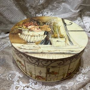 Hat box storage container and tea lights